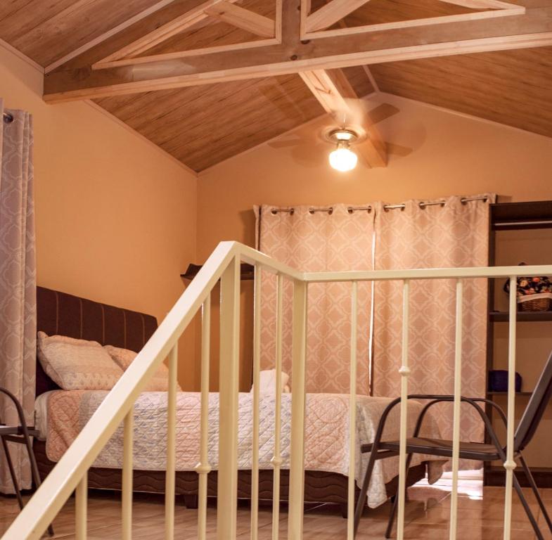 Postel nebo postele na pokoji v ubytování Villas Orosi Valley Lodge