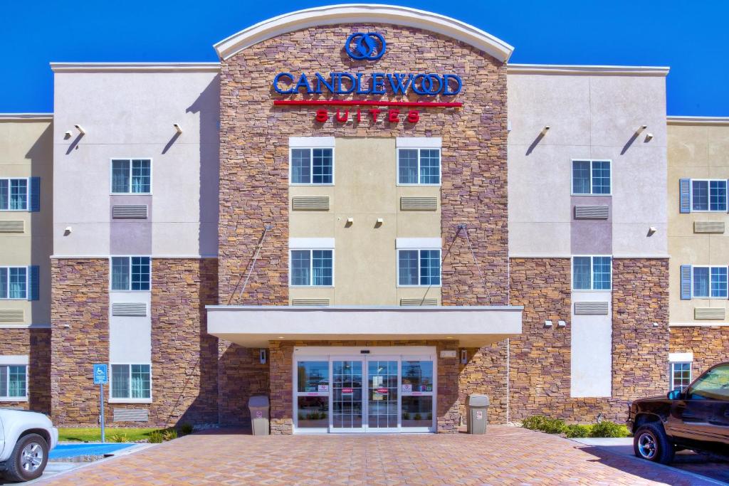 una representación de la entrada a un edificio de apartamentos en Candlewood Suites Fort Stockton, an IHG Hotel, en Fort Stockton