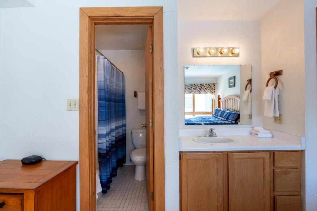 Postel nebo postele na pokoji v ubytování Breakaway West - Studio, 2,3 Bedrooms by Vail Realty