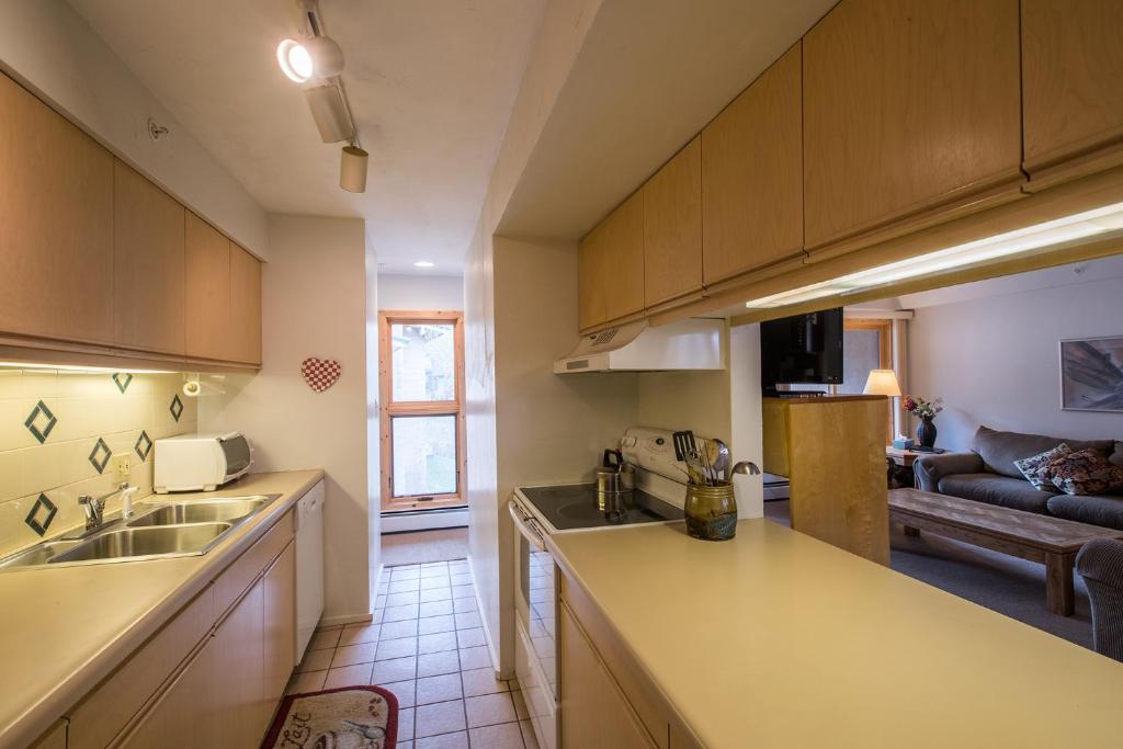 Kuchyň nebo kuchyňský kout v ubytování Breakaway West - Studio, 2,3 Bedrooms by Vail Realty