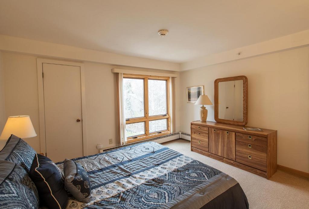 Postel nebo postele na pokoji v ubytování Breakaway West - Studio, 2,3 Bedrooms by Vail Realty