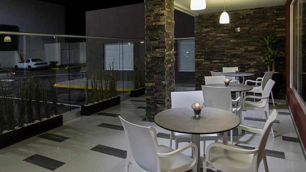 Posezení v ubytování Candlewood Suites - Queretaro Juriquilla by IHG