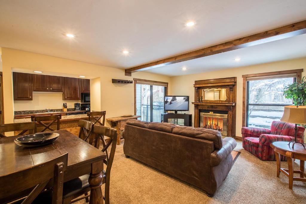 Kuchyň nebo kuchyňský kout v ubytování Breakaway West - Studio, 2,3 Bedrooms by Vail Realty