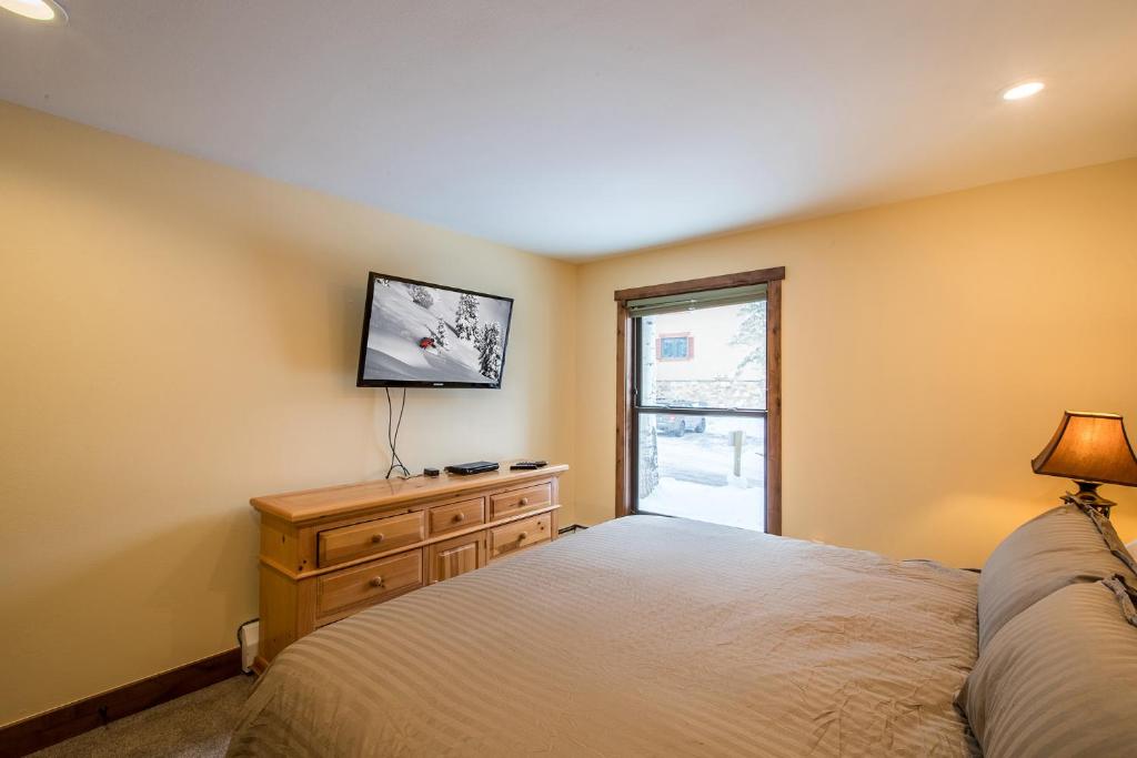Postel nebo postele na pokoji v ubytování Breakaway West - Studio, 2,3 Bedrooms by Vail Realty