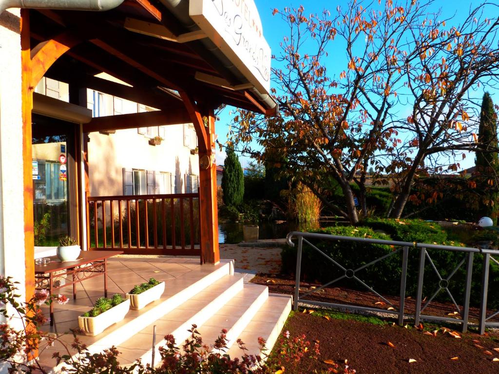 Zahrada ubytování Logis Hotel Des Grands Vins