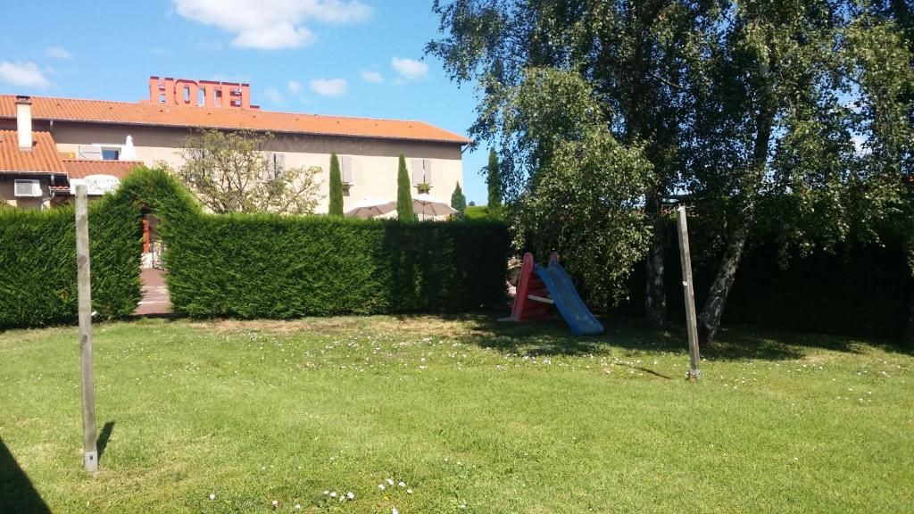 Zahrada ubytování Logis Hotel Des Grands Vins