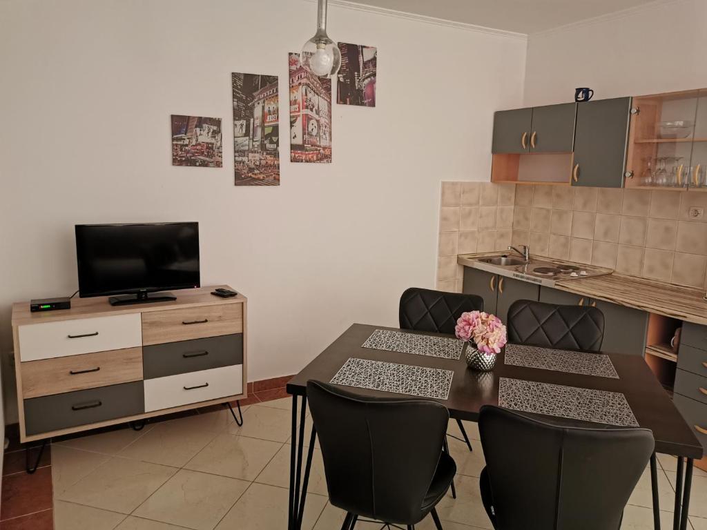 Dapur atau dapur kecil di Apartmani Prova