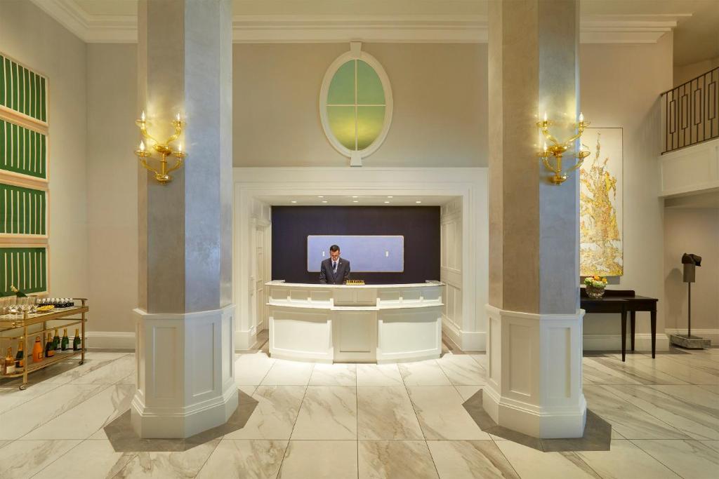 TV a/nebo společenská místnost v ubytování The Lancaster Hotel