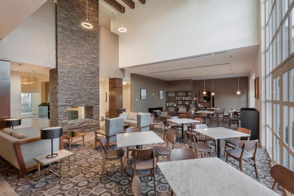 Posezení v ubytování Staybridge Suites Silao by IHG