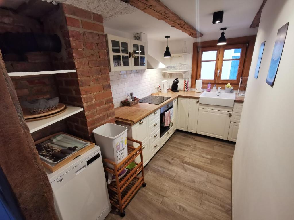 Kuchyň nebo kuchyňský kout v ubytování Une Maison à Colombages - Cosy, Lumineuse et Sauna