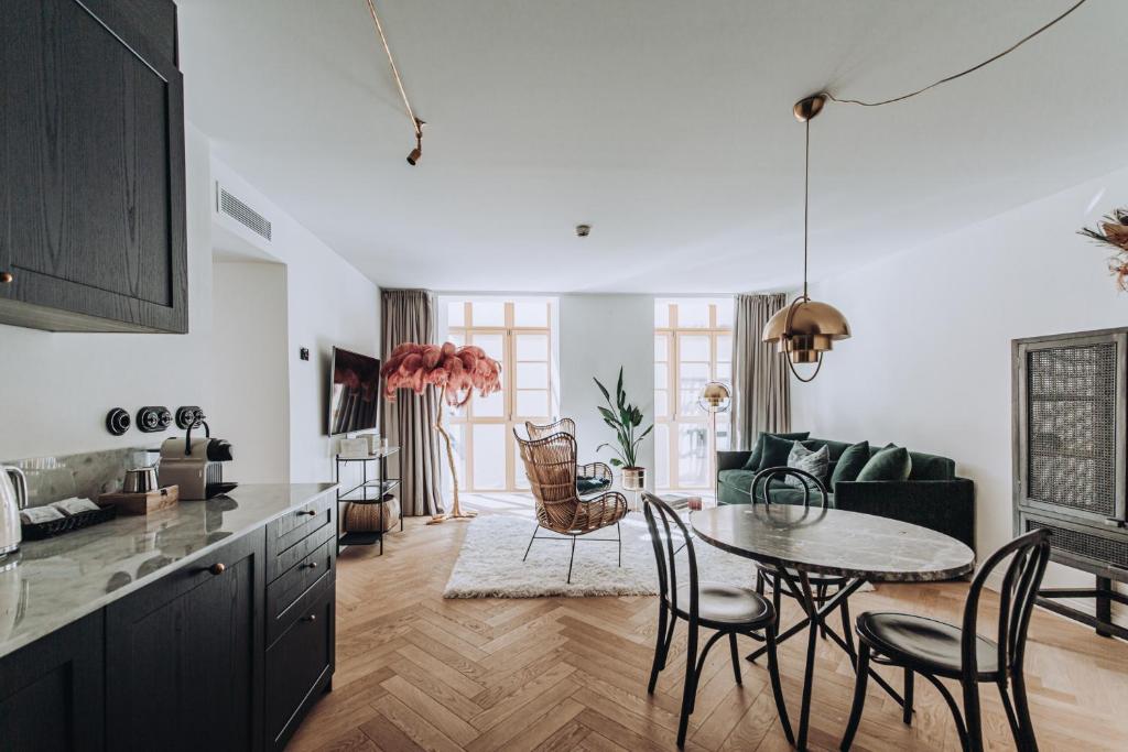 Ocho Suites & Kitchen - 4