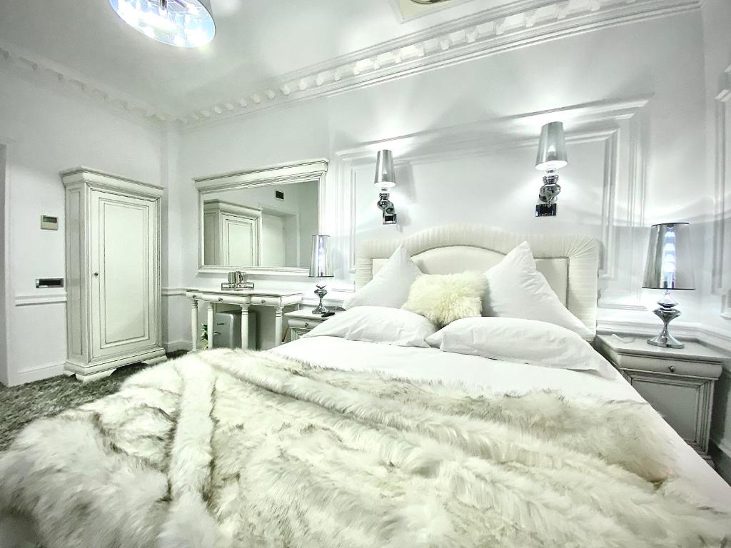 Cama ou camas em um quarto em President Luxury