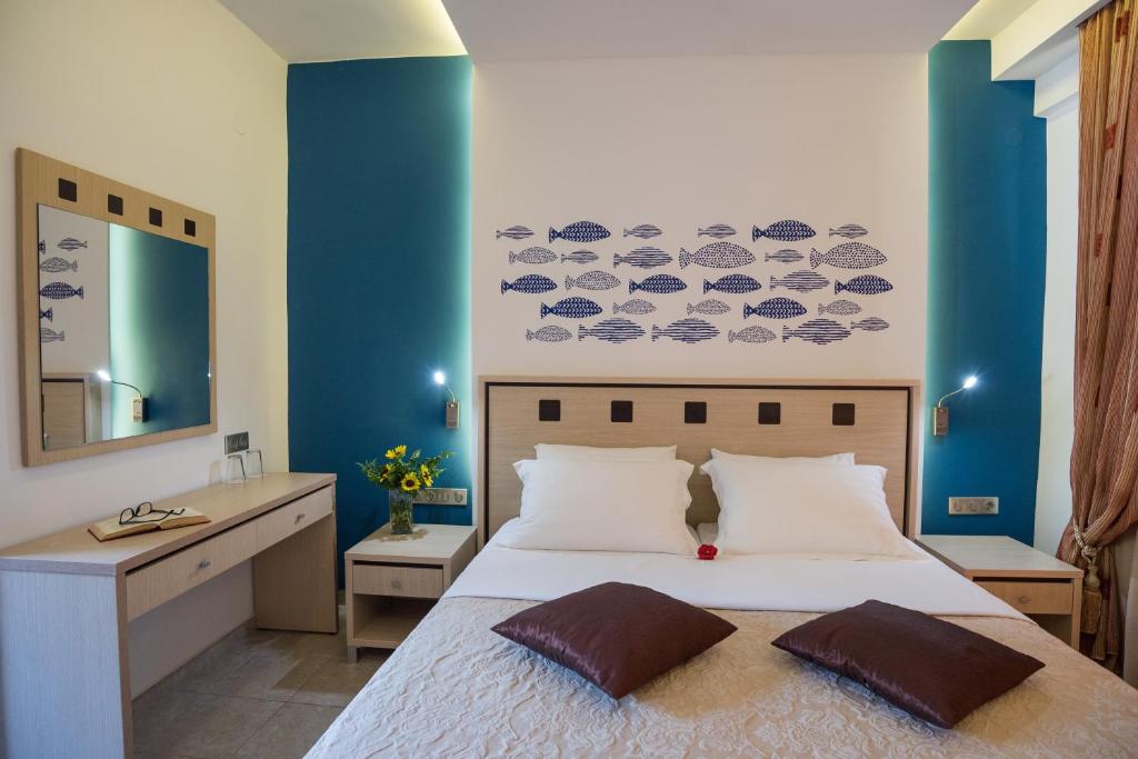 Postel nebo postele na pokoji v ubytování Hotel Porto Koufo