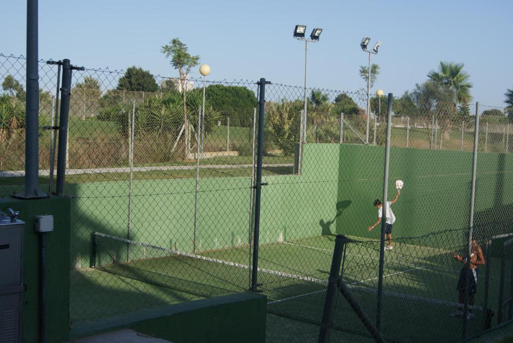 Tenis a/nebo squash v ubytování Apartamento en Bahia Golf - Costa Ballena nebo okolí