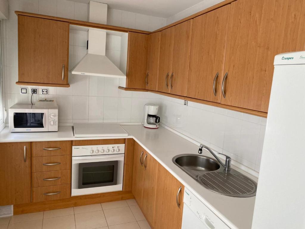 Kuchyň nebo kuchyňský kout v ubytování Apartamento en Bahia Golf - Costa Ballena