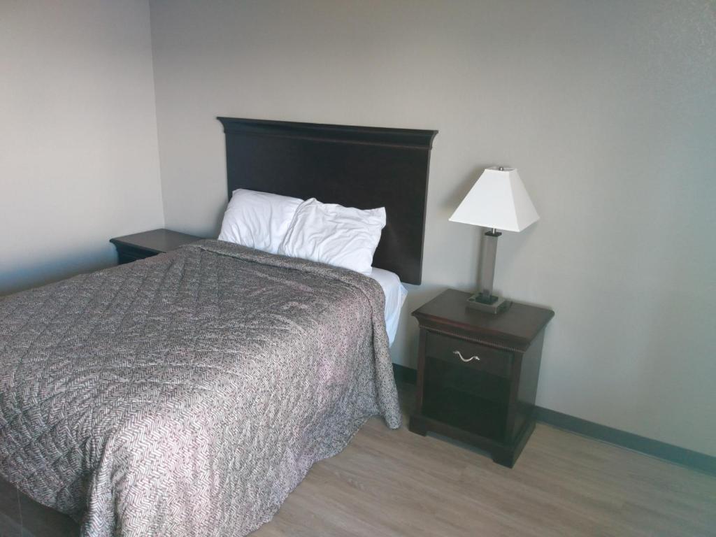 Gateway Inn Savannah - Deluxe Queen Room