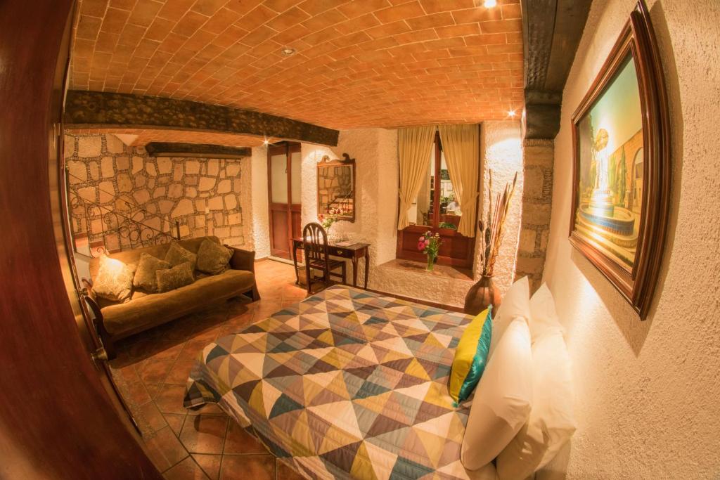 Postel nebo postele na pokoji v ubytování Hotel Mesón de los Remedios