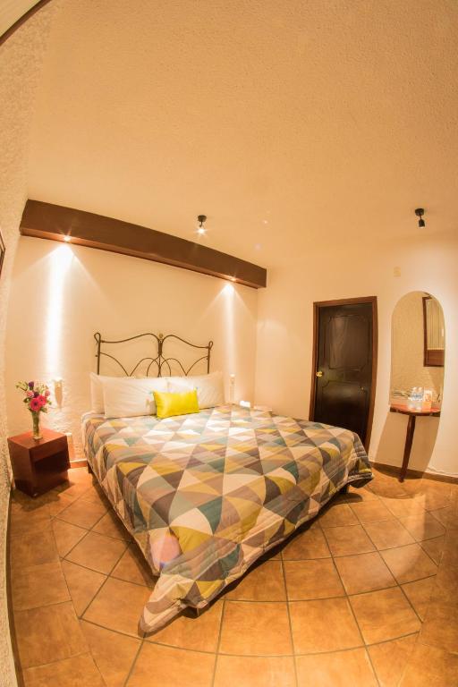 Postel nebo postele na pokoji v ubytování Hotel Mesón de los Remedios