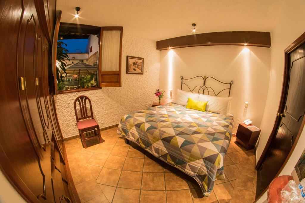 เตียงในห้องที่ Hotel Mesón de los Remedios