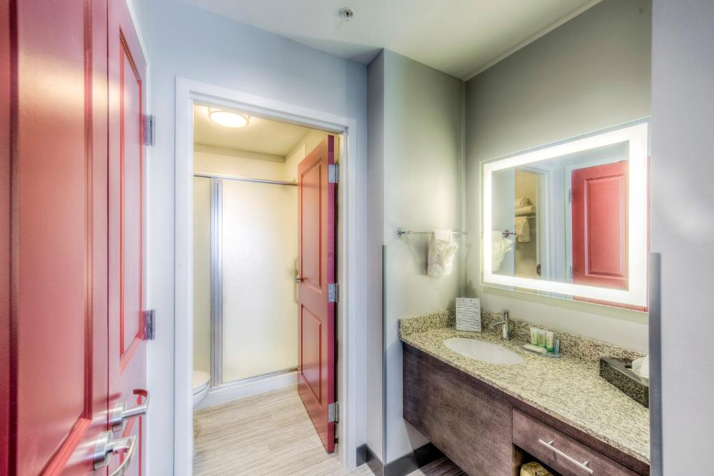 Staybridge Suites - University Area OSU, an IHG Hotel - King Studio Suite