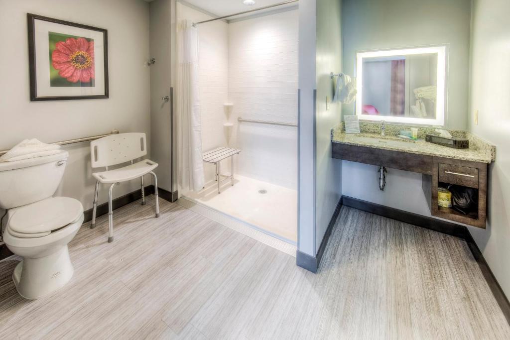 Staybridge Suites - University Area OSU, an IHG Hotel - King Room With Roll-In Shower - Disability Access