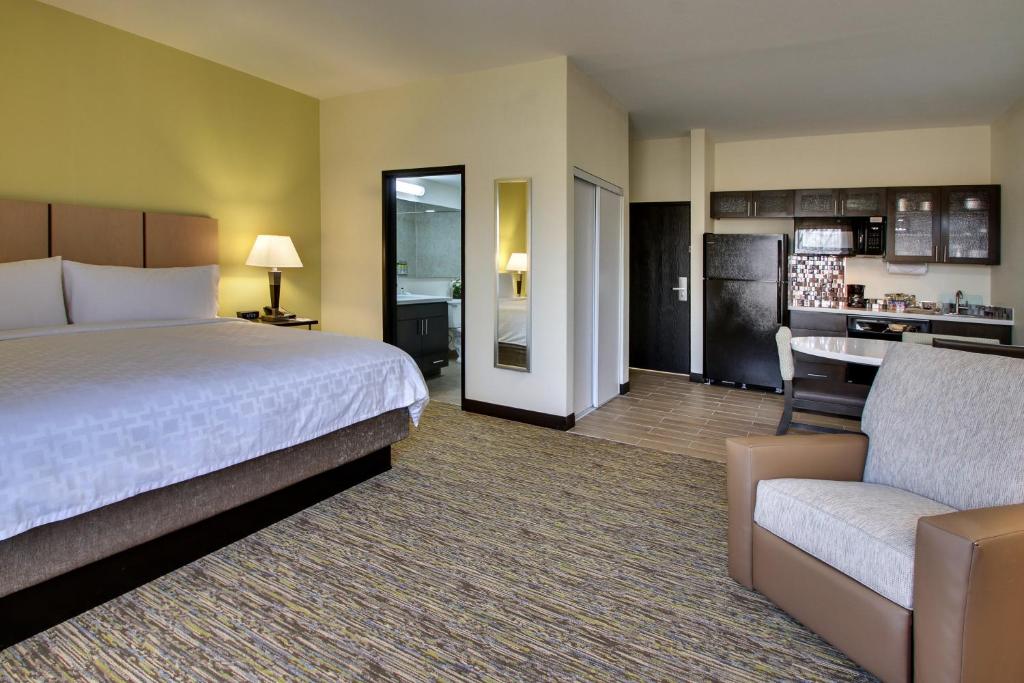 Candlewood Suites - Wichita East by IHG photo