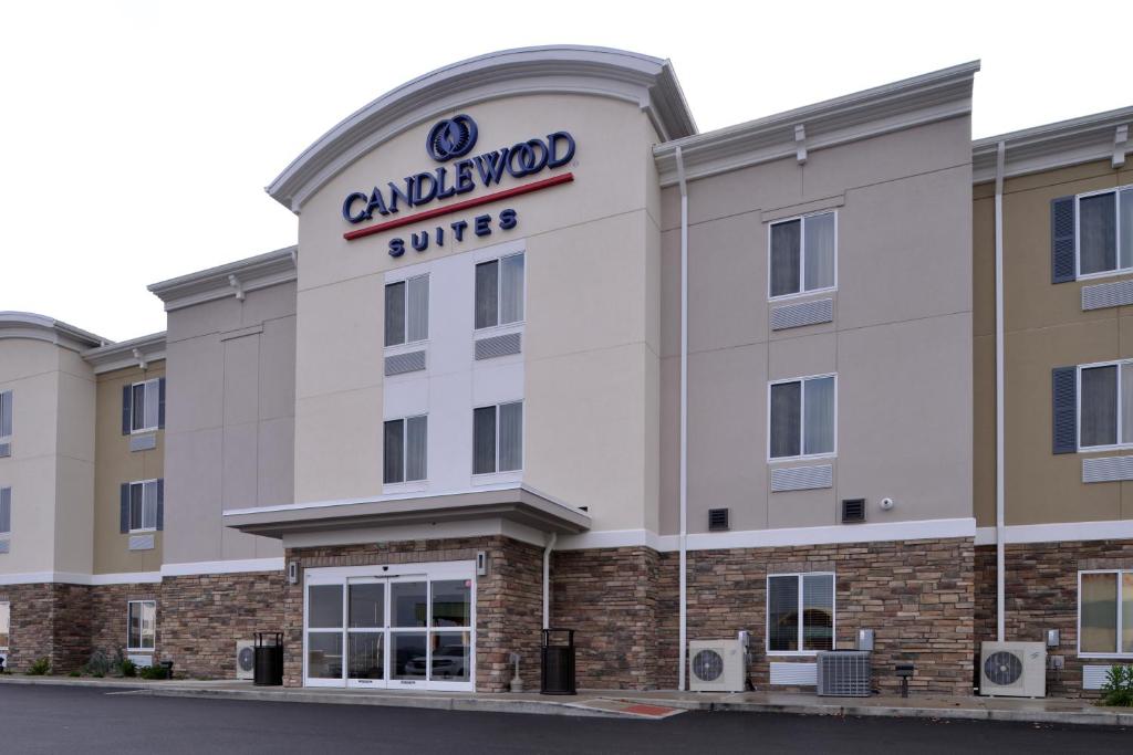 una rappresentazione della parte anteriore di un hotel di Candlewood Suites MORGANTOWN-UNIV WEST VIRGINIA, an IHG Hotel a Westover