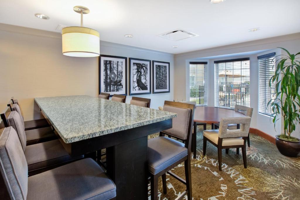 Staybridge Suites Cleveland Mayfield Heights Beachwood by IHG photo