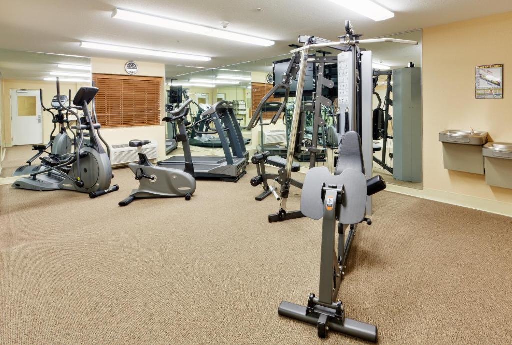 Fitness centrum a/nebo fitness zařízení v ubytování Candlewood Suites Hazleton by IHG