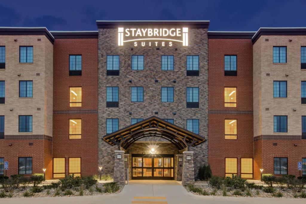 una representación del hotel Staybridge en el edificio sureste en Staybridge Suites - Benton Harbor-St. Joseph, an IHG Hotel, en Benton Harbor