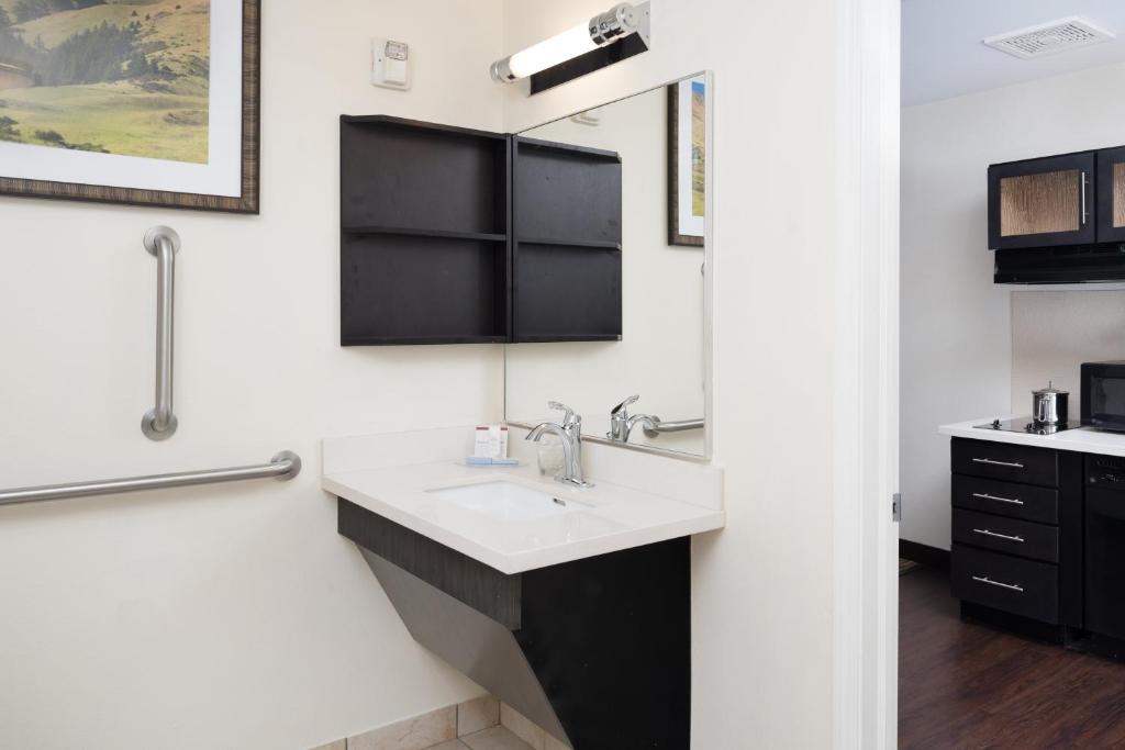 Candlewood Suites Olympia - Lacey, an IHG Hotel - Queen Suite - Hearing Accesible/No Fumar