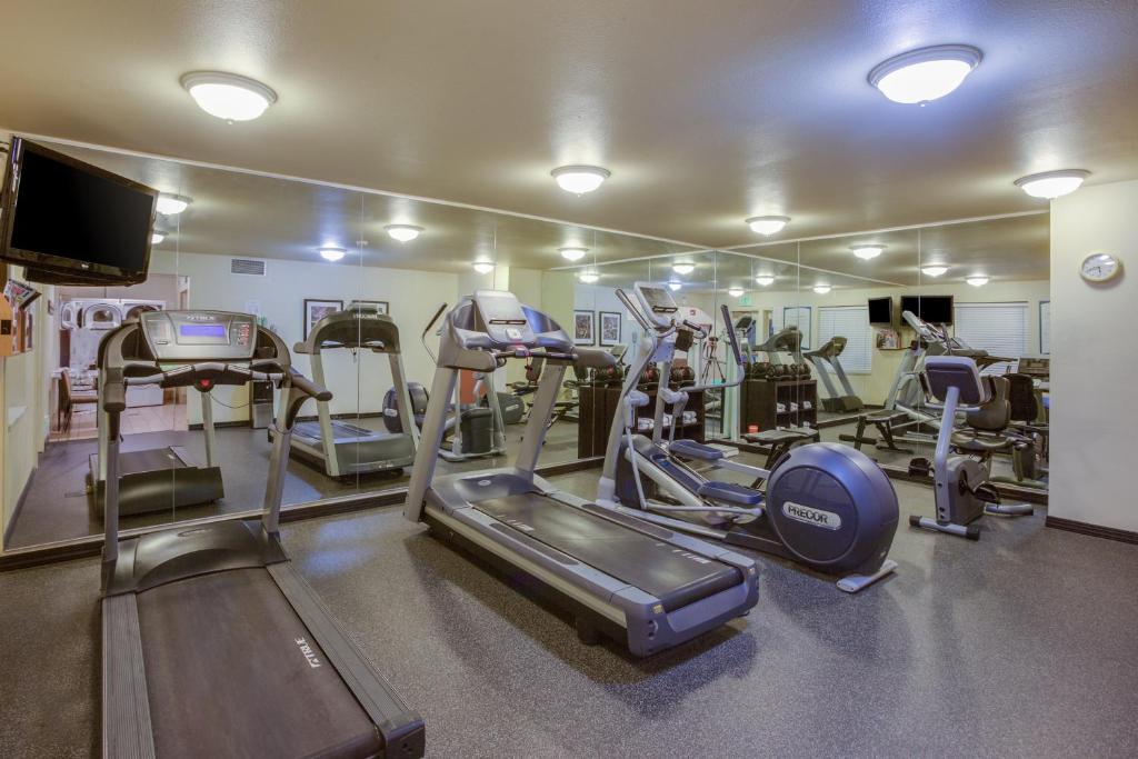 Fitness centrum a/nebo fitness zařízení v ubytování Staybridge Suites Corning by IHG