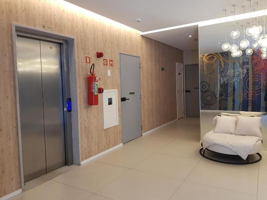  Apartamento c/infinity pool prox shopping Frei Caneca 704