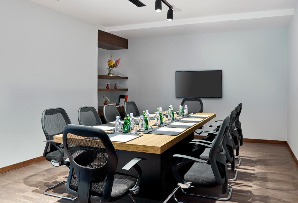 Konferenční prostory v ubytování Staybridge Suites - Doha Lusail by IHG