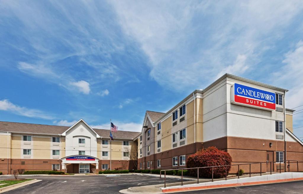 a view of the front of a canadian inn and suites at Candlewood Suites Owasso, an IHG Hotel in Owasso