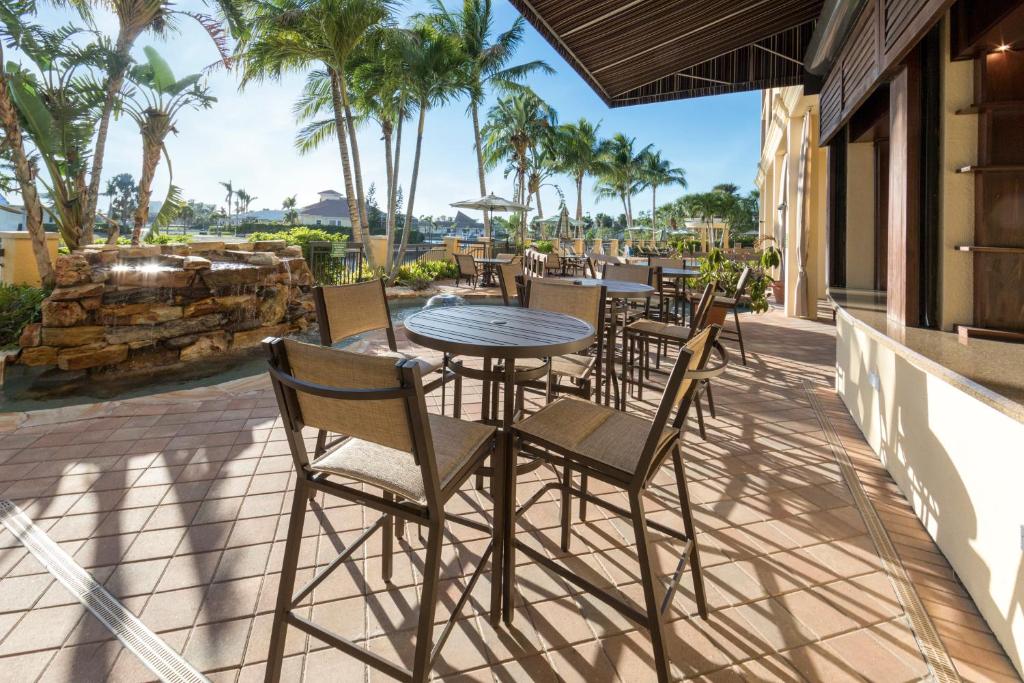 Um restaurante ou outro lugar para comer em Holiday Inn Club Vacations Sunset Cove Resort