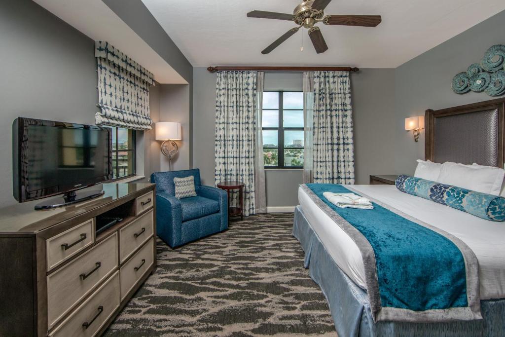 Cama ou camas em um quarto em Holiday Inn Club Vacations Sunset Cove Resort