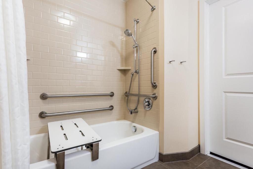 Candlewood Suites Bensalem - Philadelphia Area, an IHG Hotel - King Studio Suite - Hearing Accessible/Non-Smoking