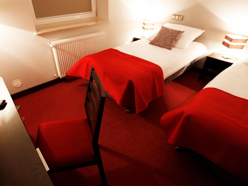 Postel nebo postele na pokoji v ubytování Hotel Otoliński