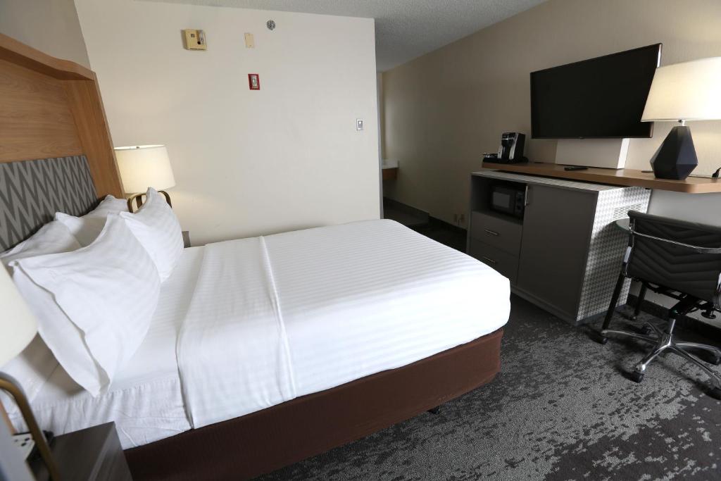 Holiday Inn Chicago North Shore by IHG photo
