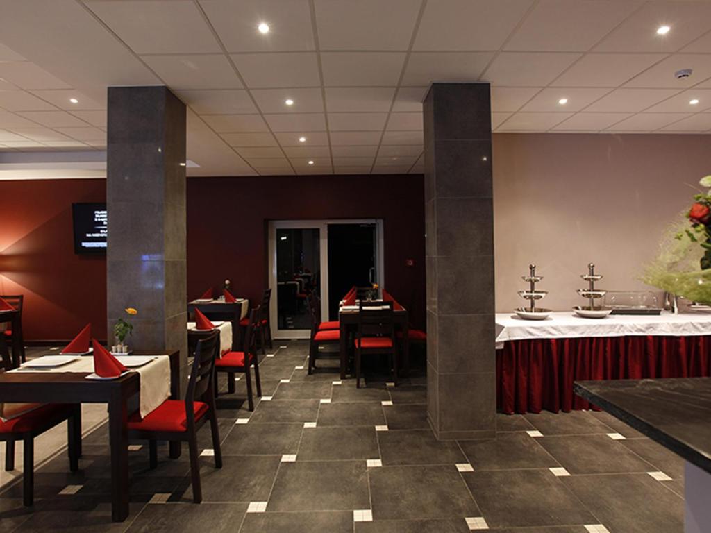 Restaurace v ubytování Hotel Otoliński
