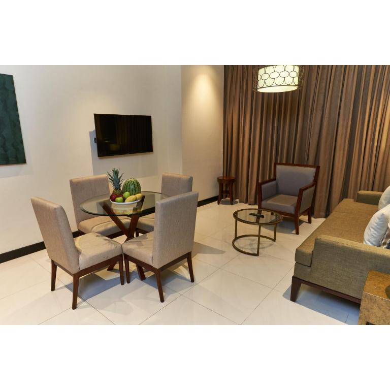 TV a/nebo společenská místnost v ubytování Summit Hotel Tacloban