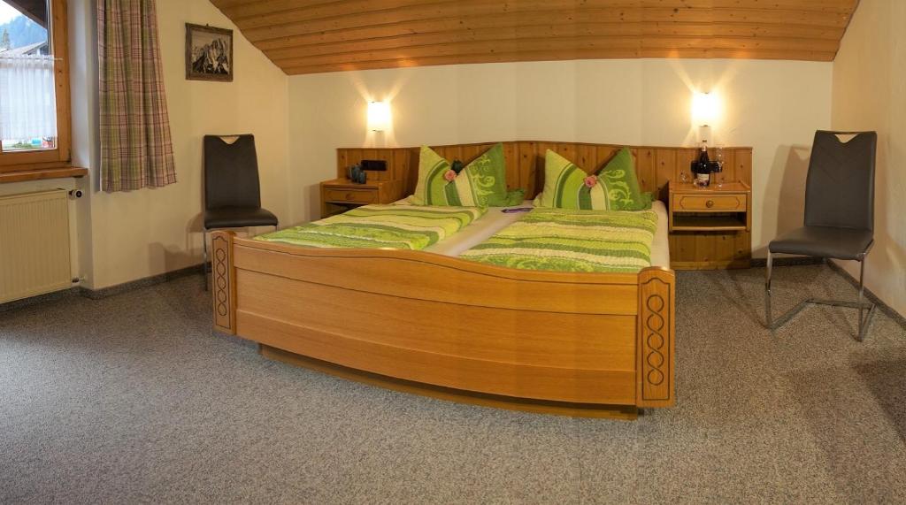 Postel nebo postele na pokoji v ubytování Ferienwohnung Hartmann