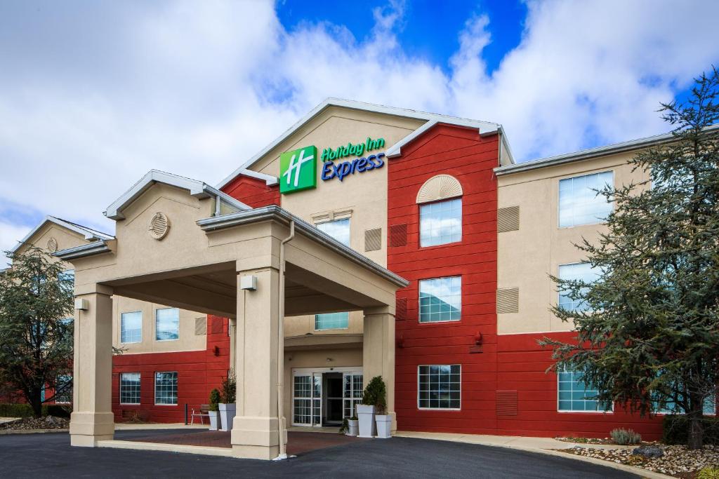 a hampton inn suites at Holiday Inn Express Hotel & Suites Reading, an IHG Hotel in Reading