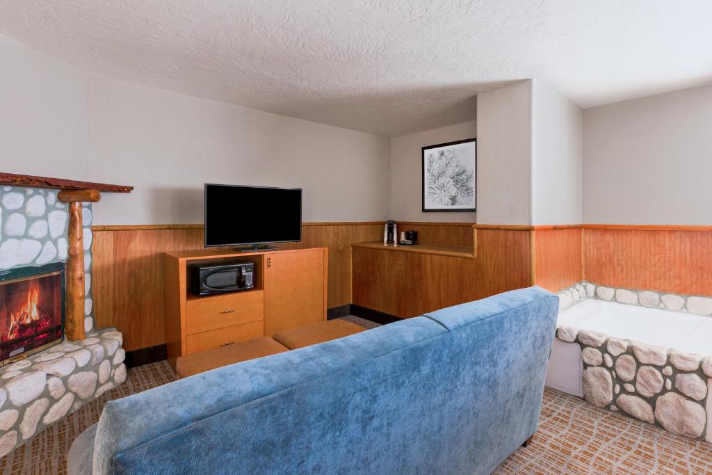 Holiday Inn Resort The Lodge at Big Bear Lake, an IHG Hotel - 