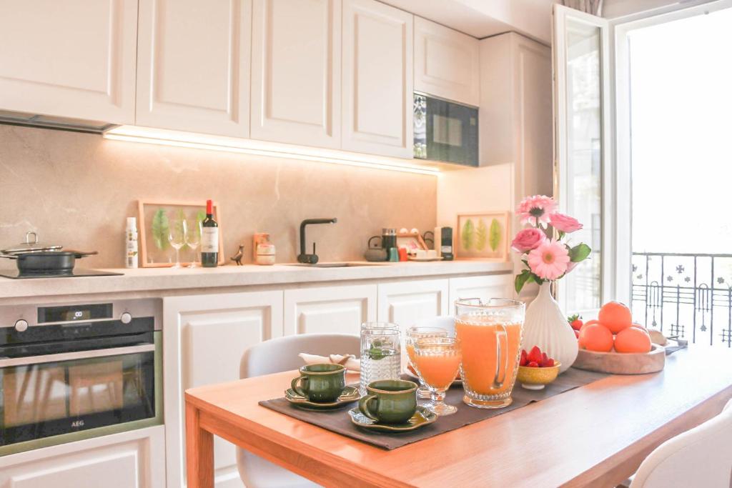 A kitchen or kitchenette at The Boc Suites