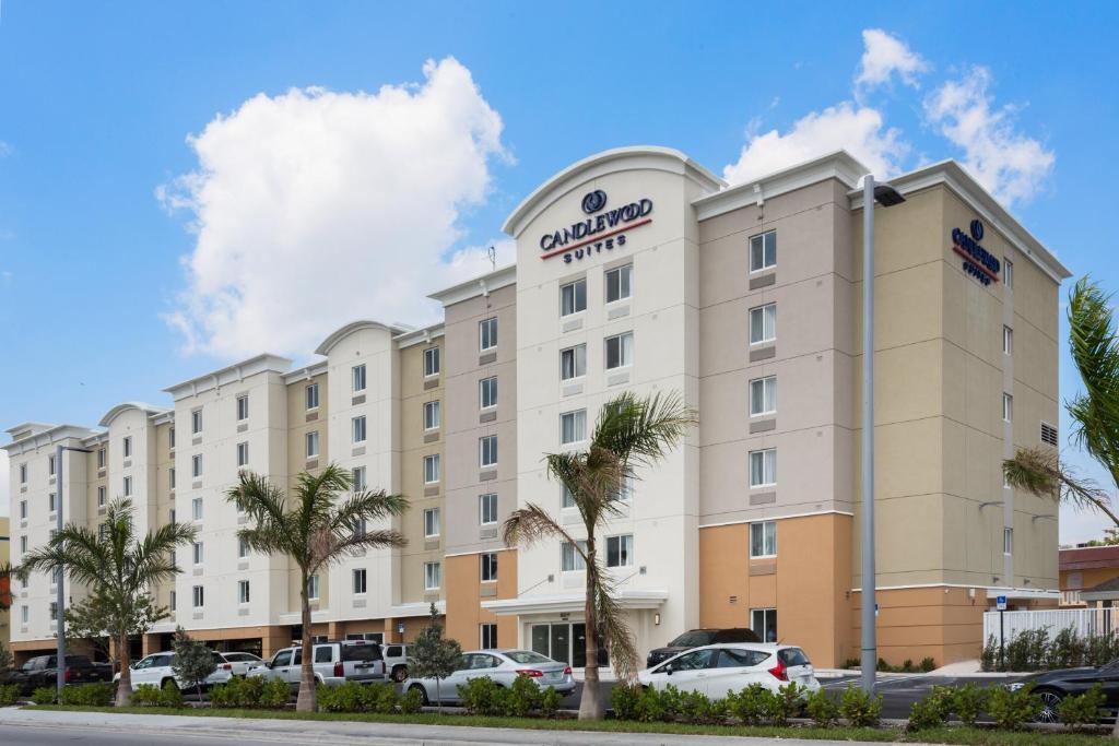 una representación del hotel cullinan en Candlewood Suites Miami Intl Airport - 36th St, an IHG Hotel en Miami