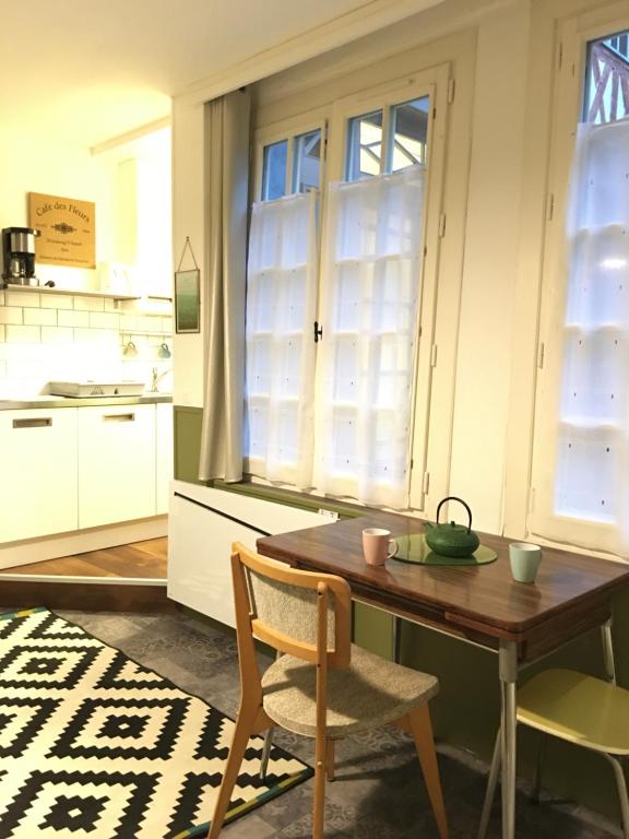PAPILLONS De Nuit Champagne Troyes - Housity