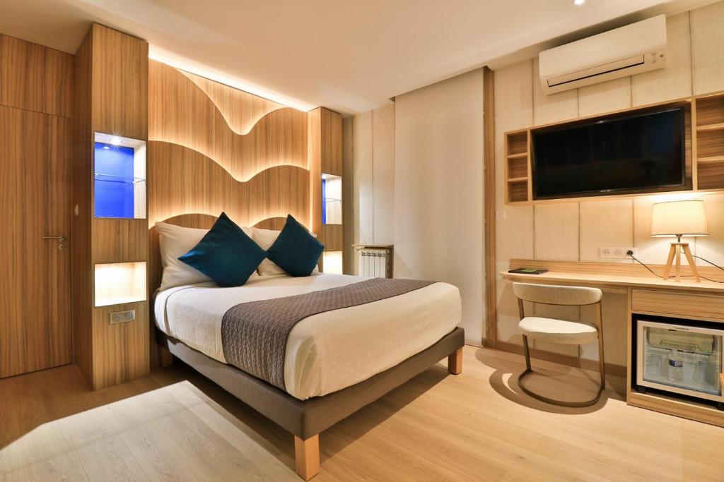 Postel nebo postele na pokoji v ubytování Hôtel Provençal