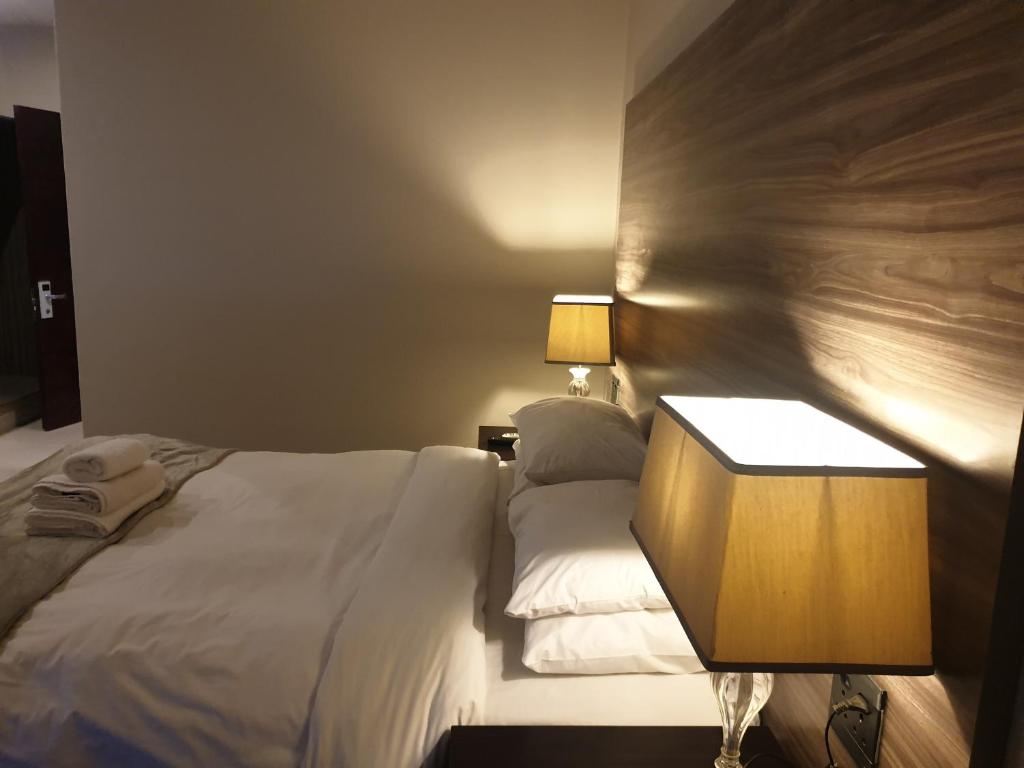 Andaluz Boutique Hotelにあるベッド